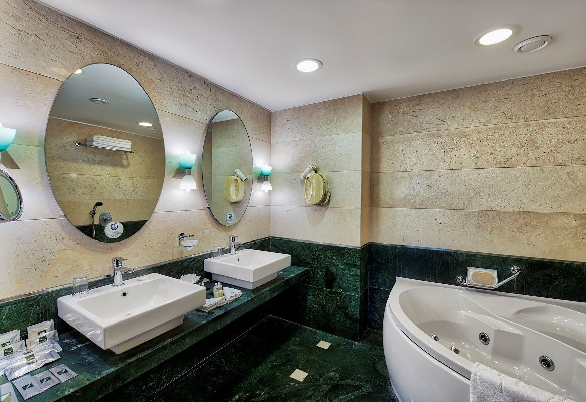 rooms-suite-room