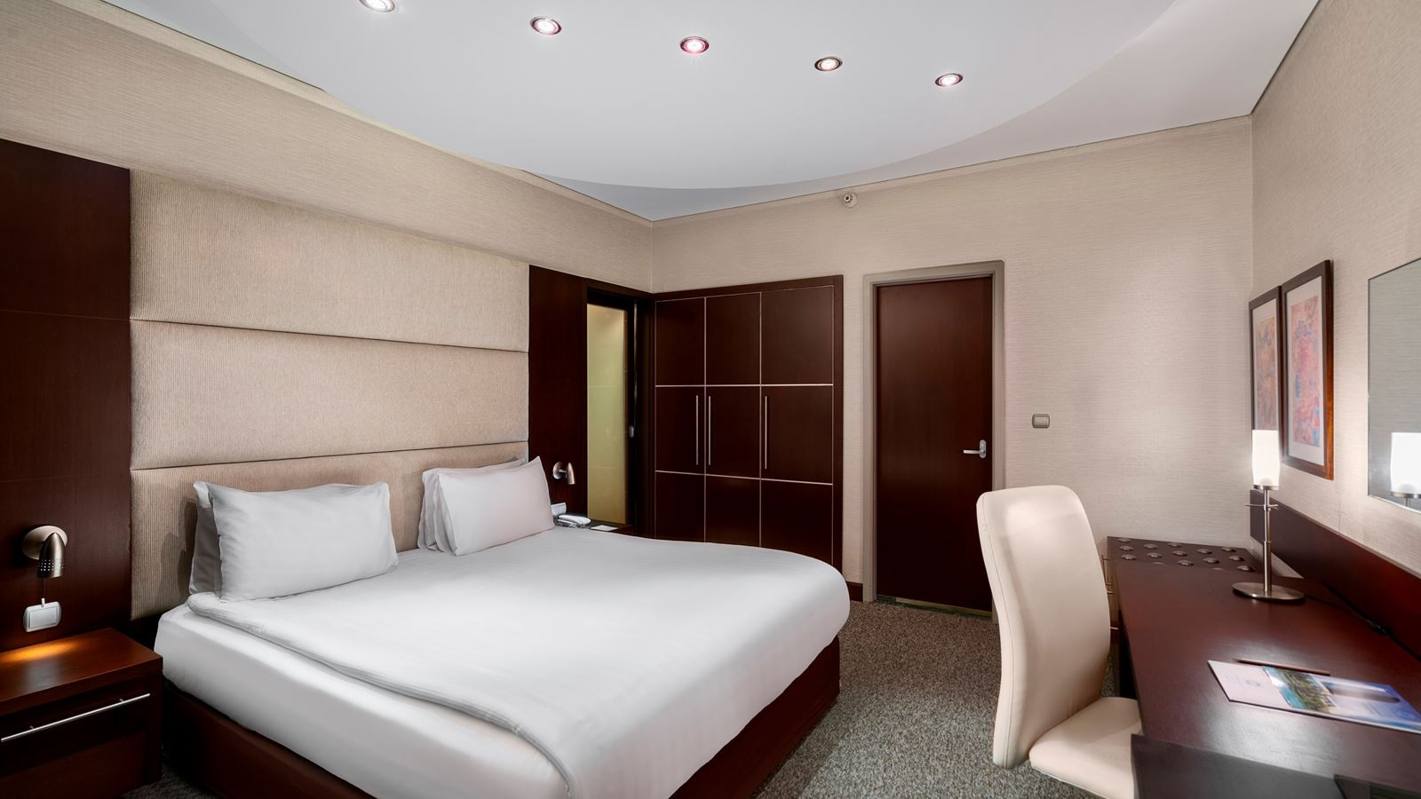 rooms-king-suite