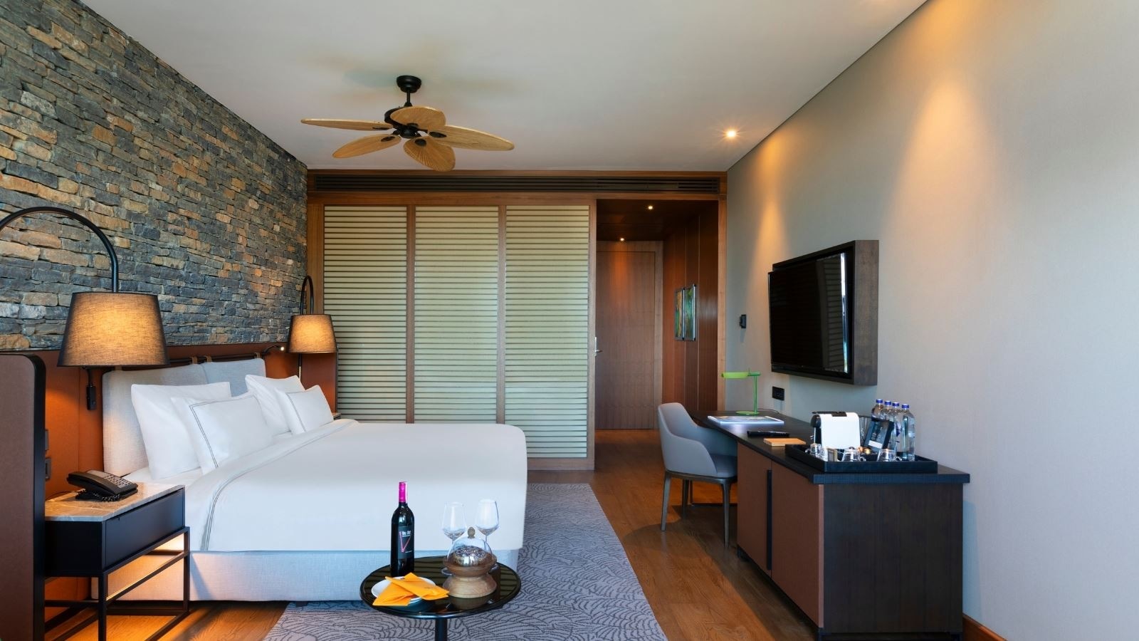 rooms-superior-room