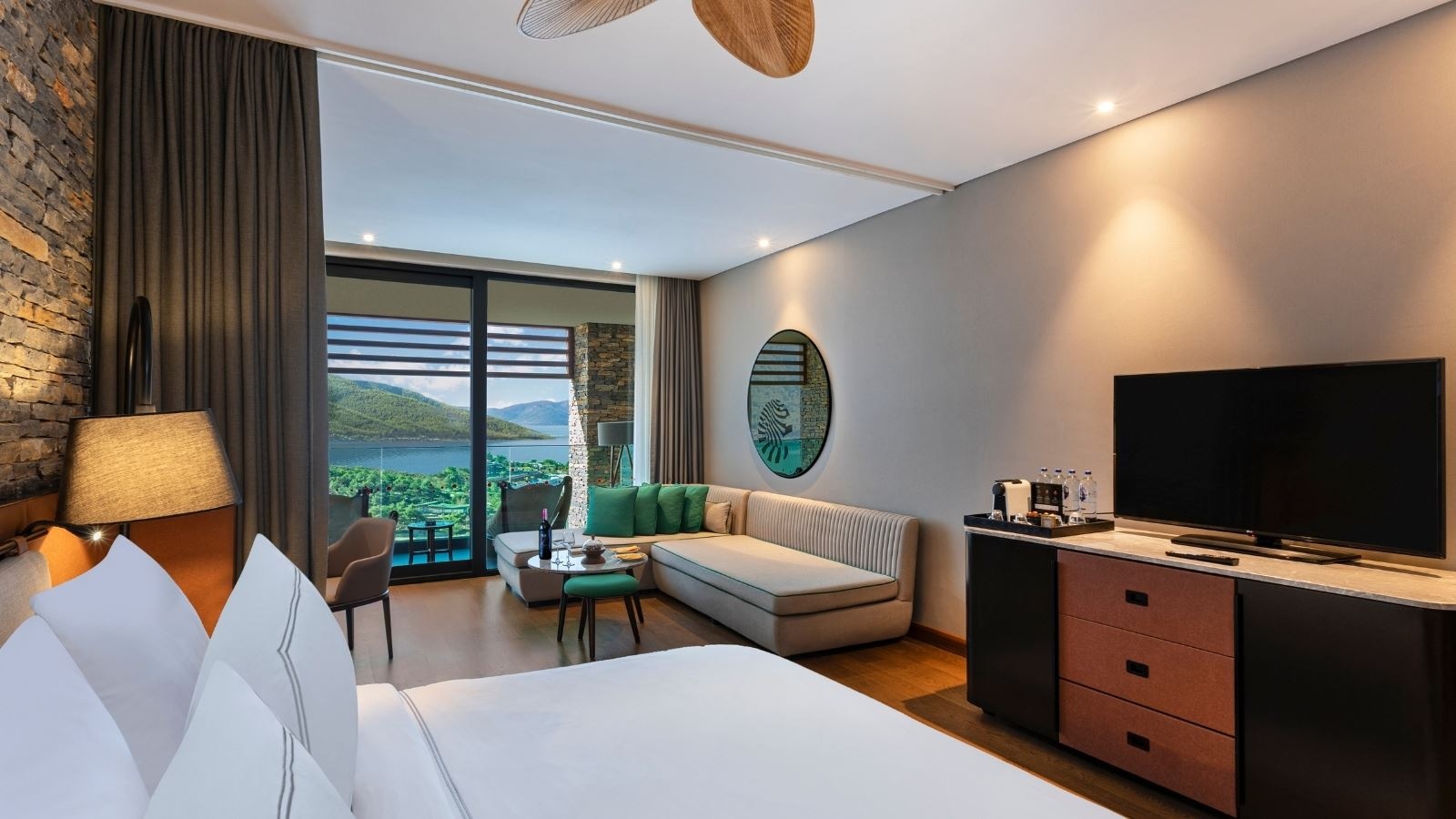 rooms-deluxe-room