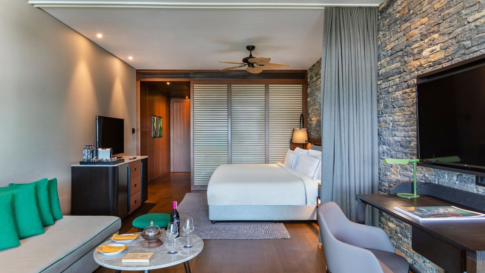 rooms-deluxe-room