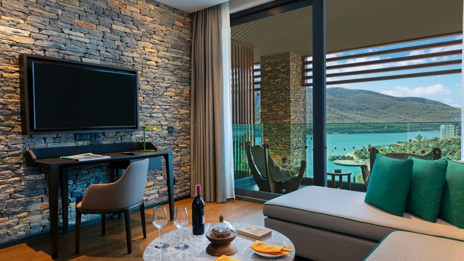 rooms-deluxe-room
