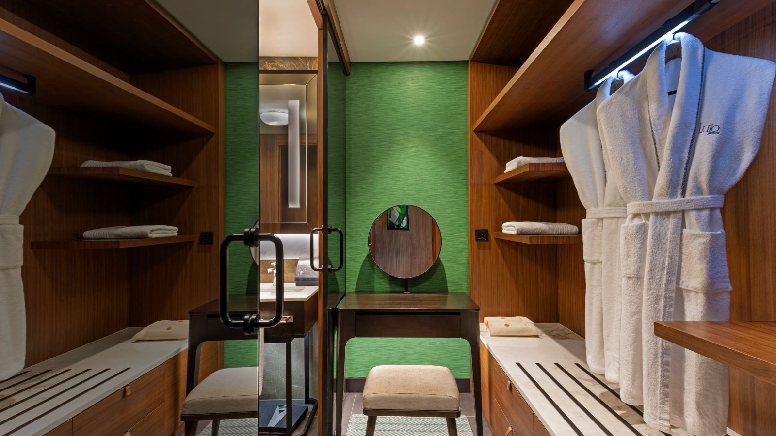 rooms-deluxe-room