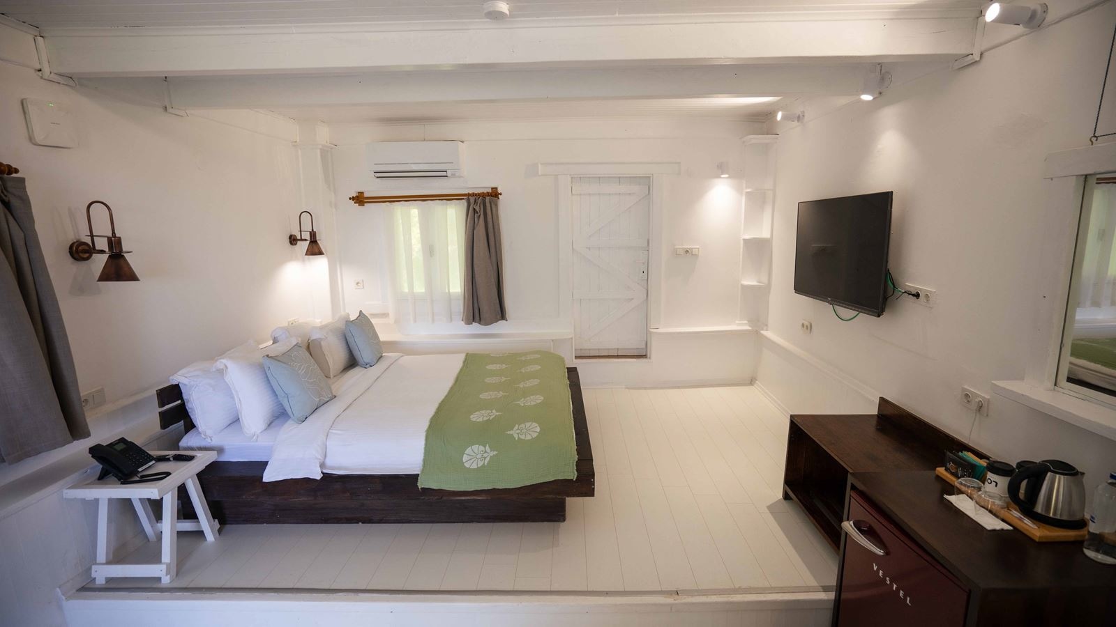 rooms-stone-house