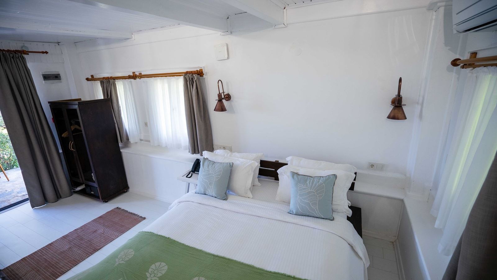 rooms-stone-house