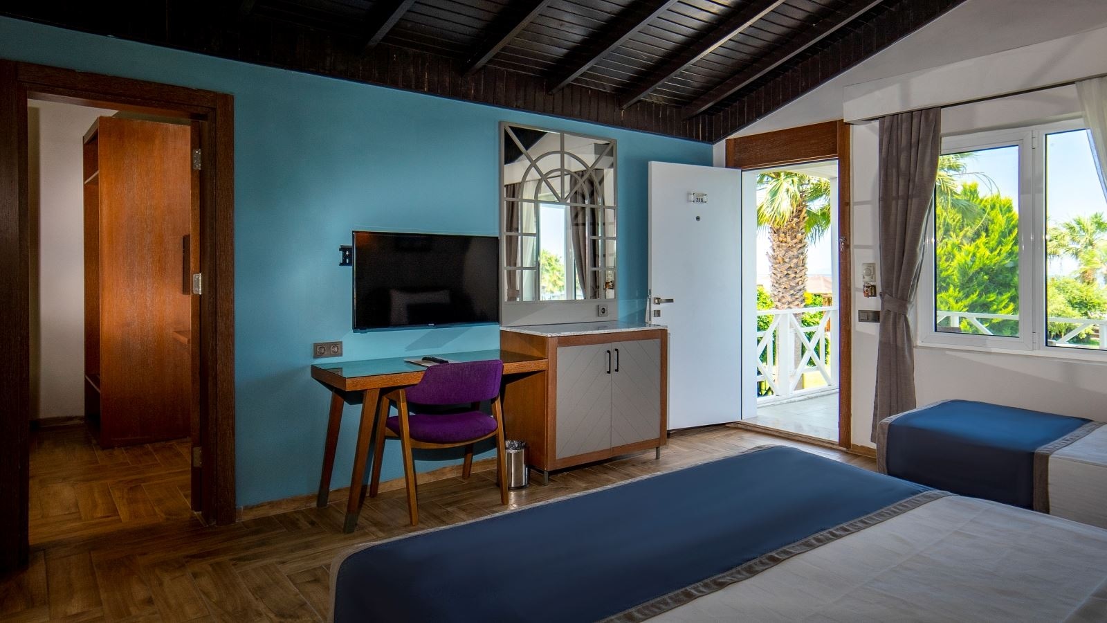 rooms-deluxe-room