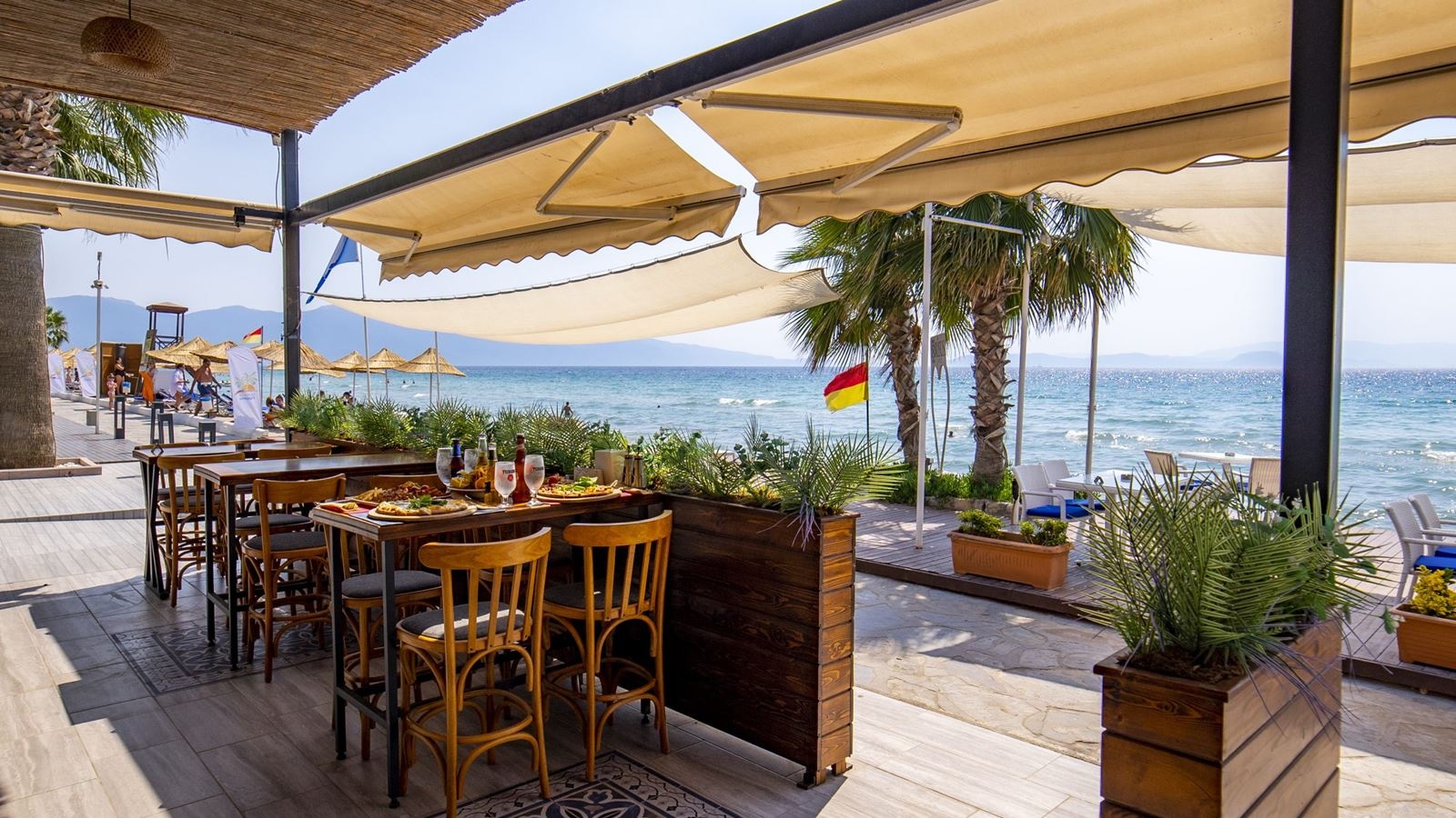 restaurants-pool-snack-bar