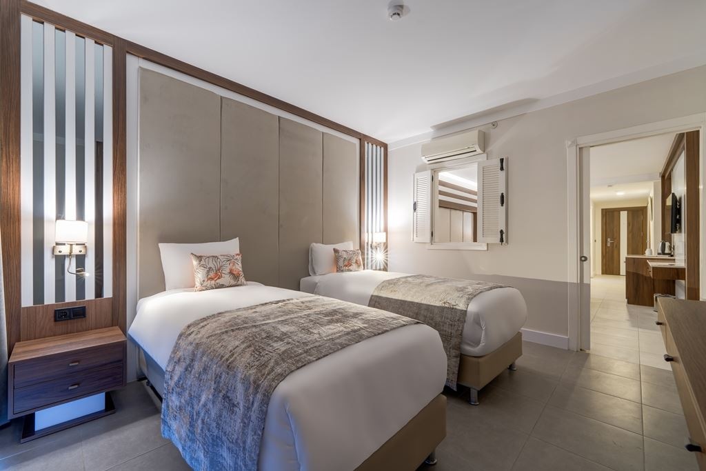 rooms-family-select-side-seaview