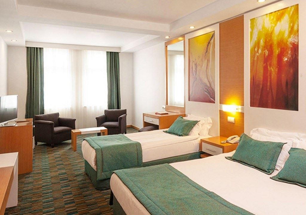 rooms-coral-room