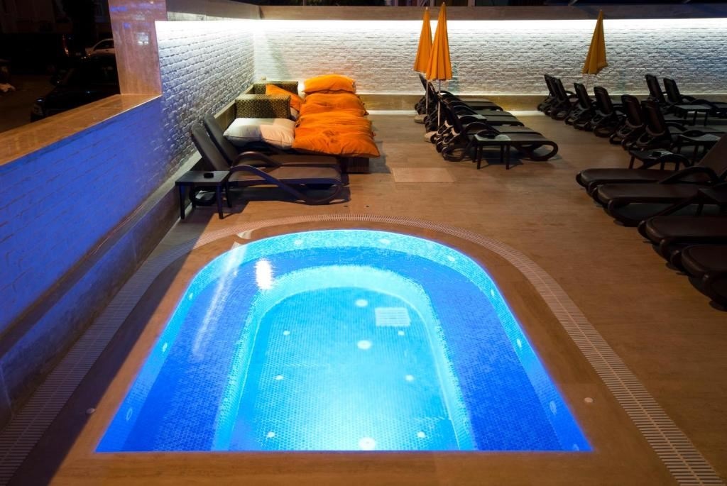 pools-indoor-pool