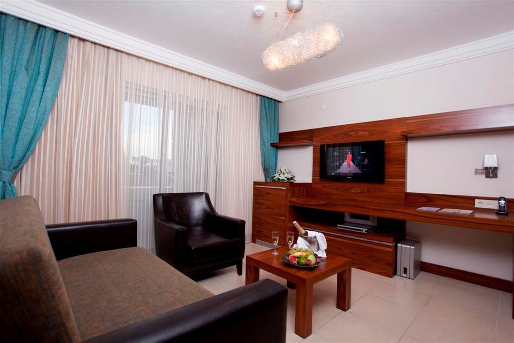 rooms-deluxe-king-suite