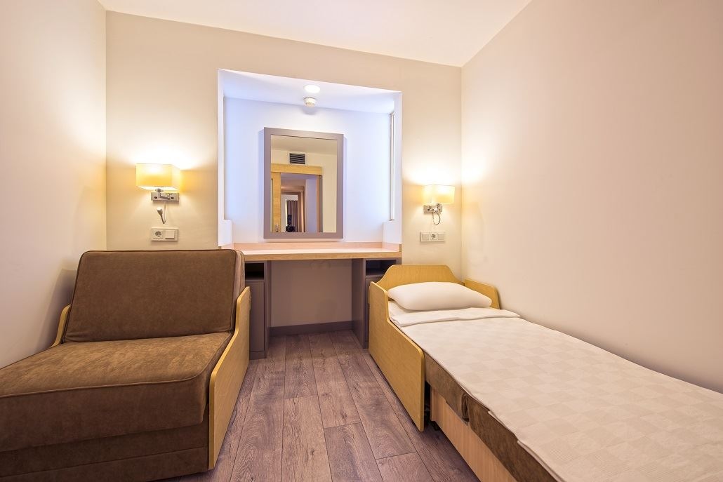 rooms-family-land-view