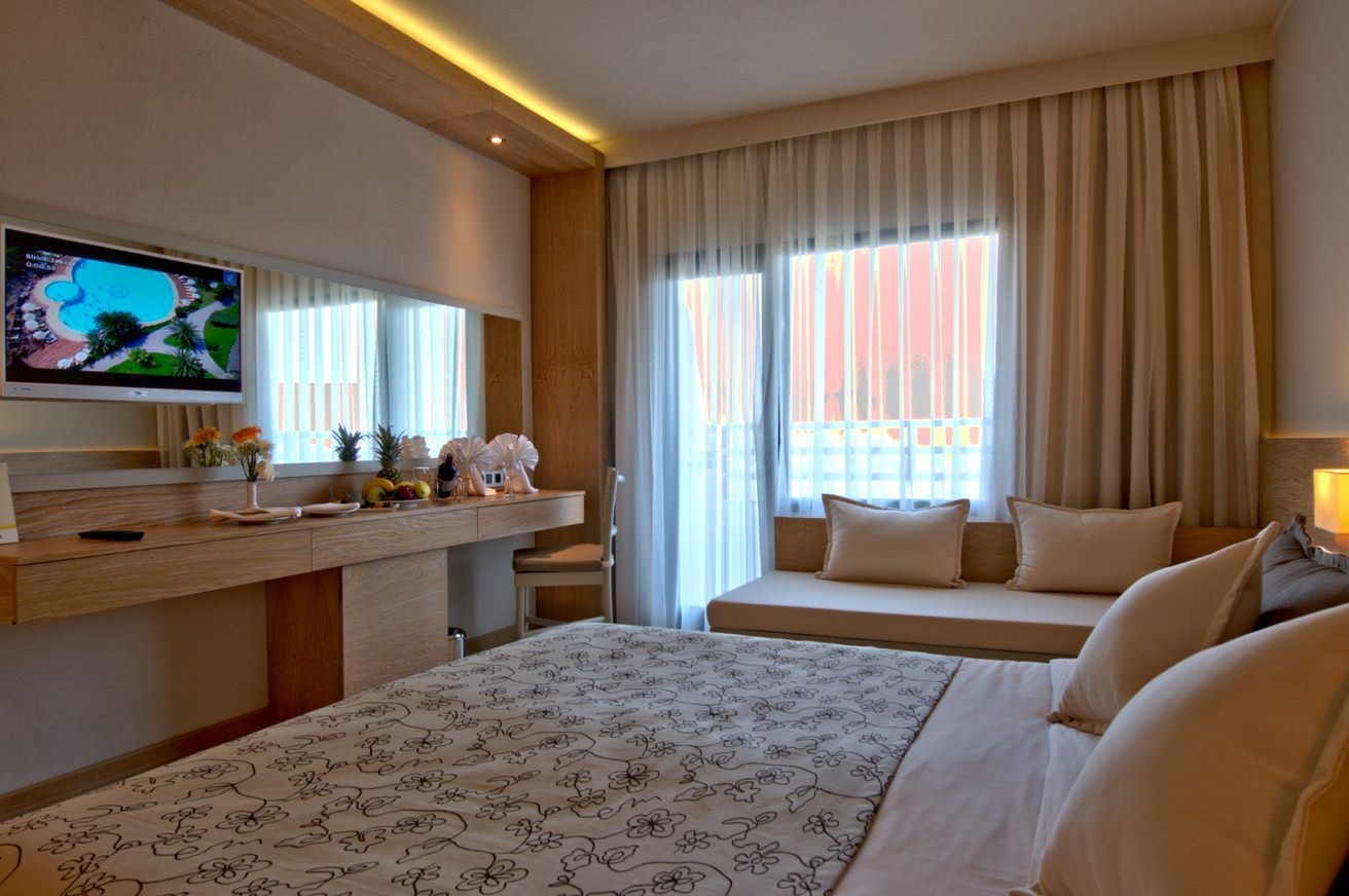 rooms-standard-room-main-building-with-balcony