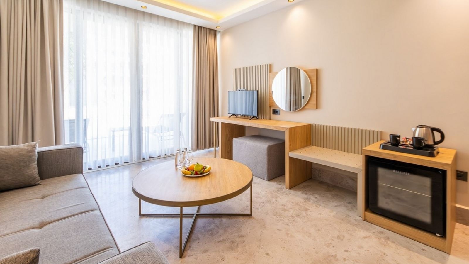 rooms-deluxe-swim-up-suite