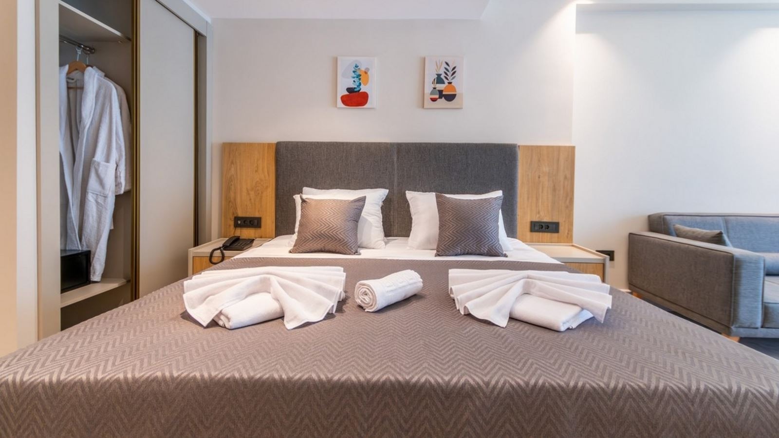 rooms-deluxe-swim-up-suite