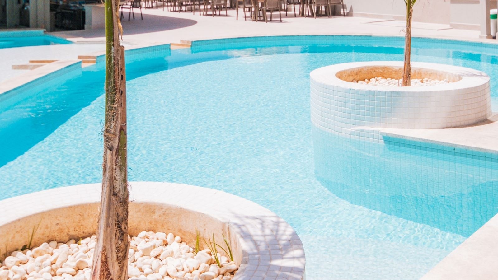 rooms-deluxe-swim-up-suite
