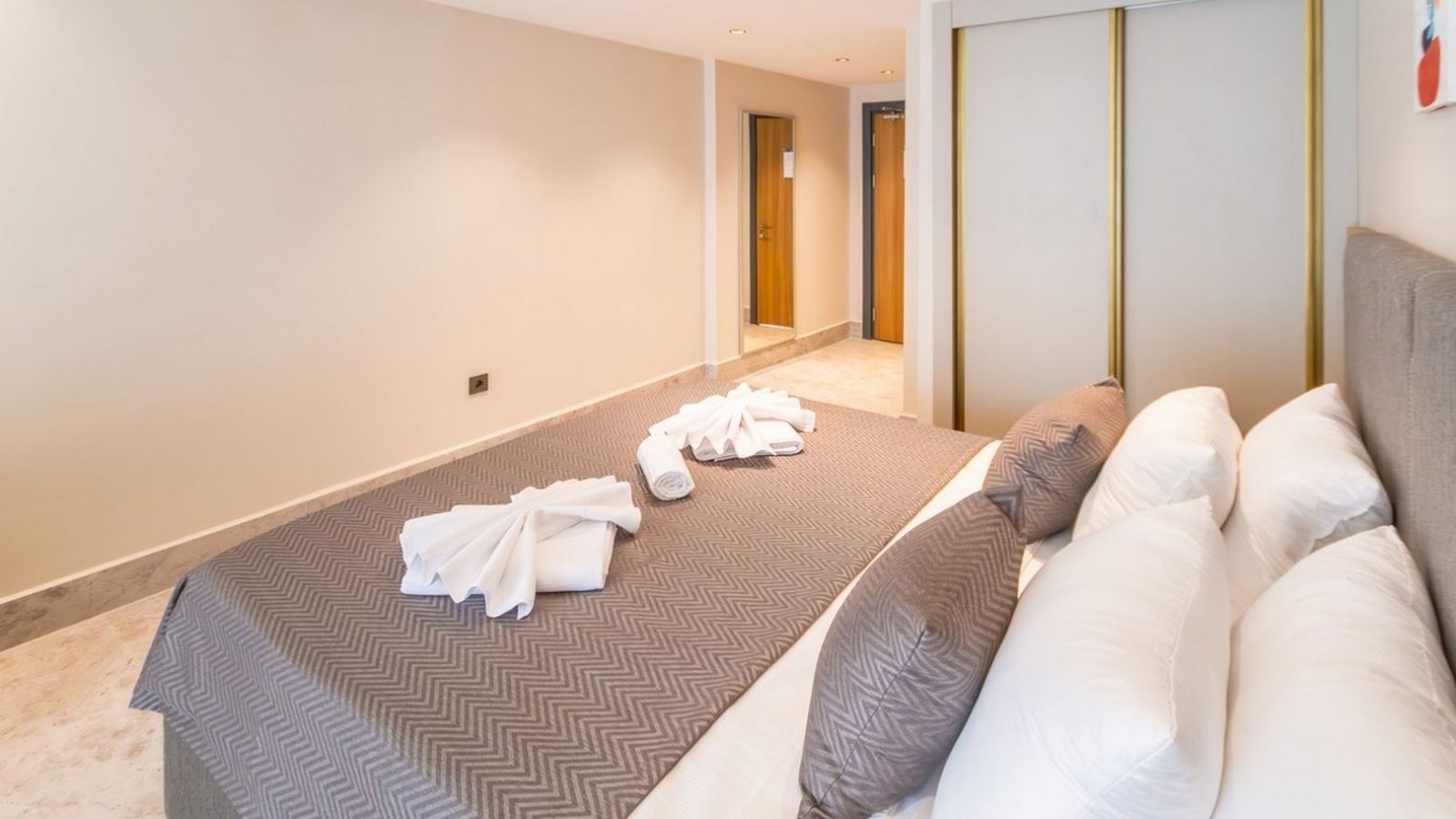rooms-duplex-swim-up-suite