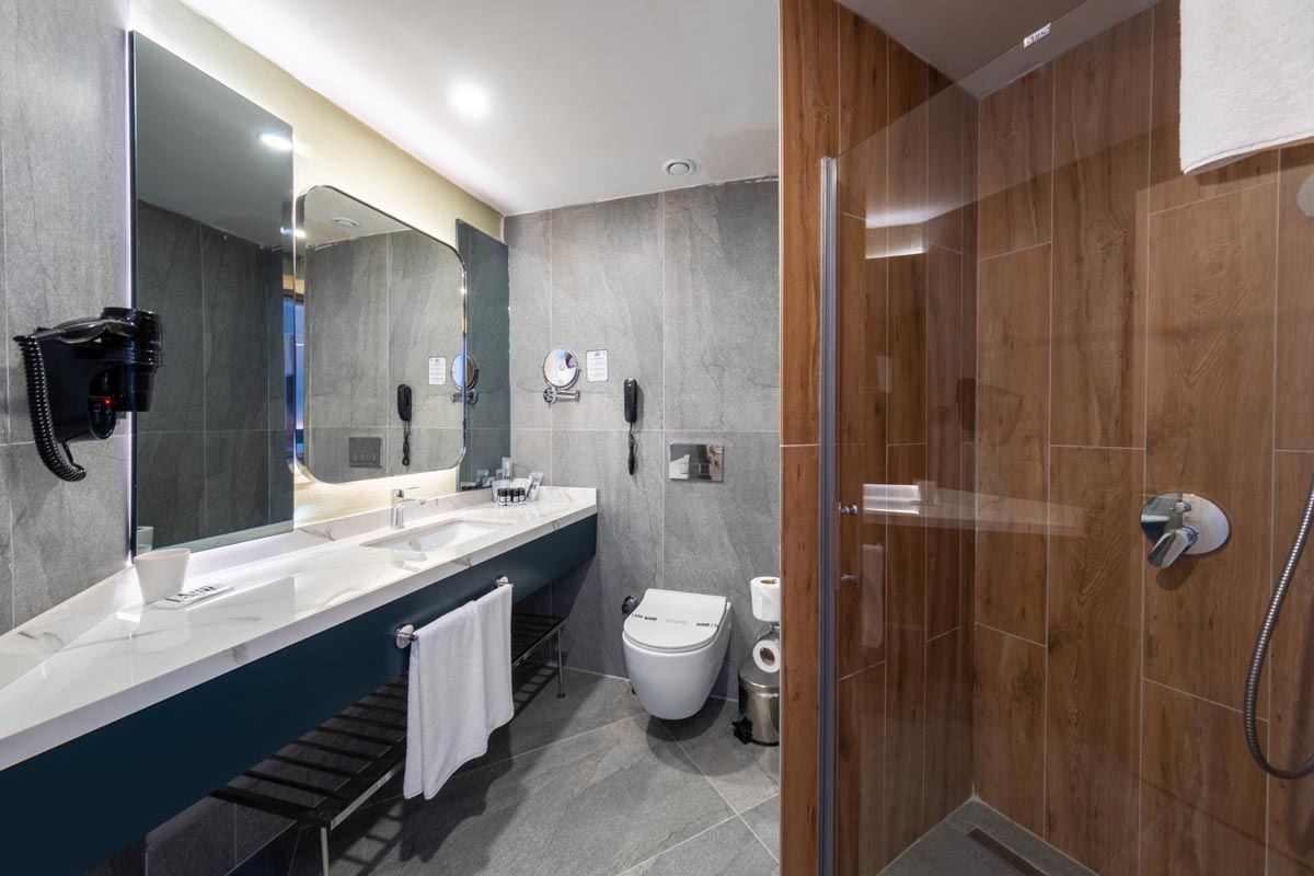 rooms-family-deluxe-land-view