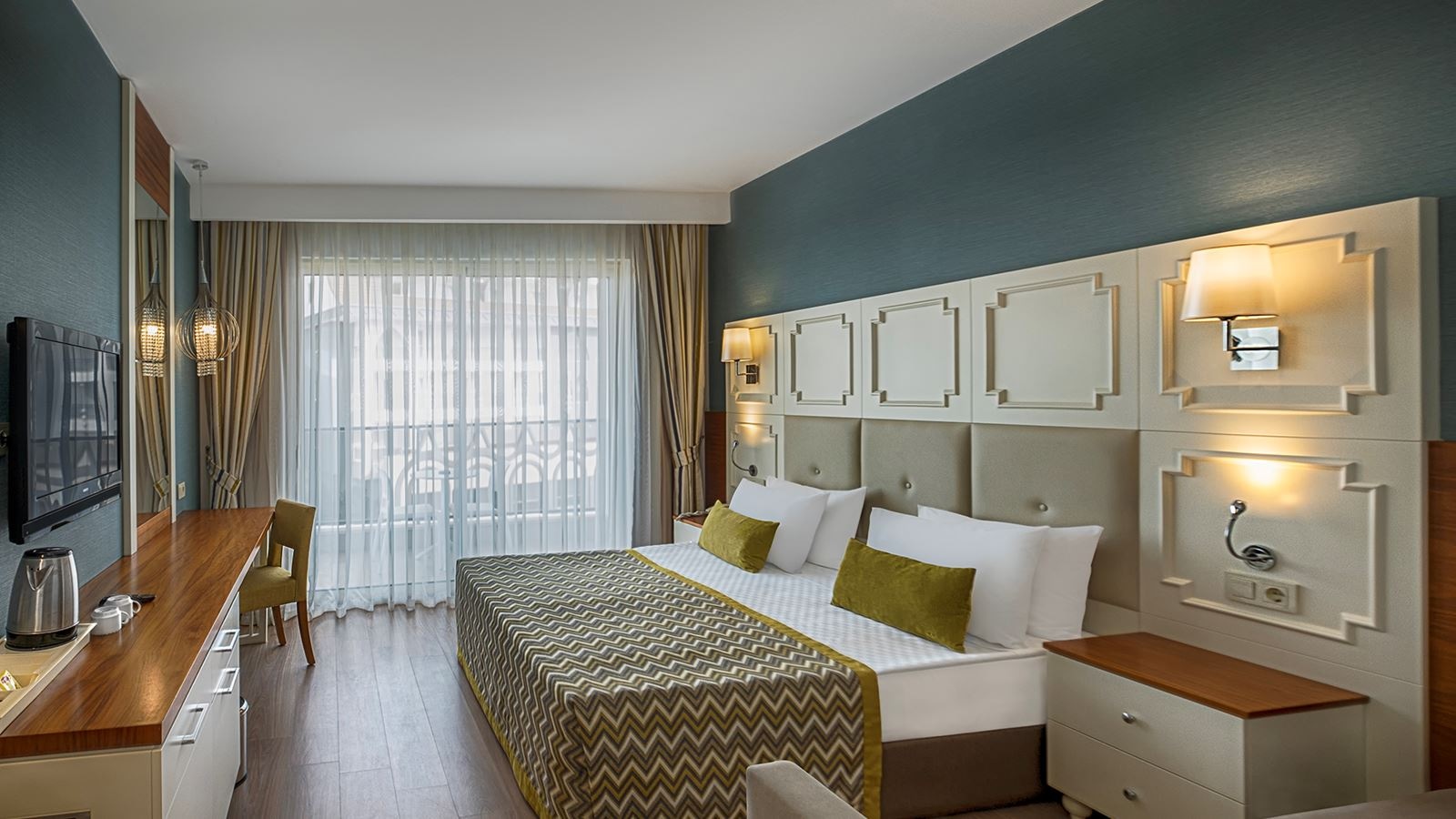 rooms-standard-room-pool-view