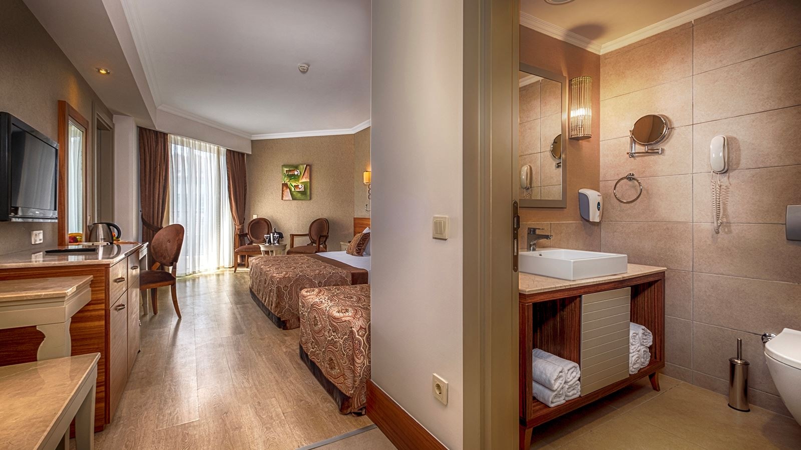 rooms-swim-up-family-room