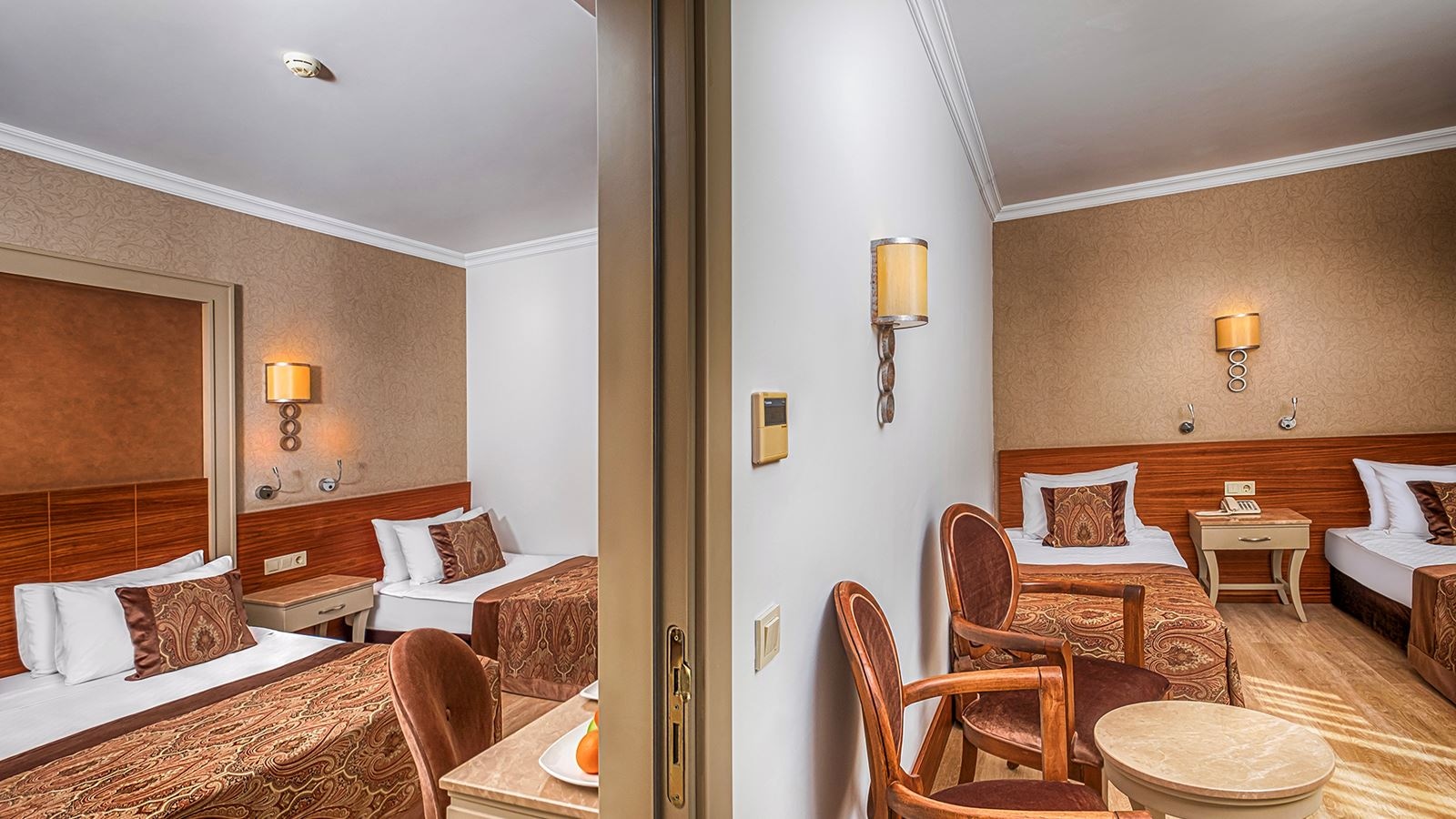 rooms-swim-up-family-room