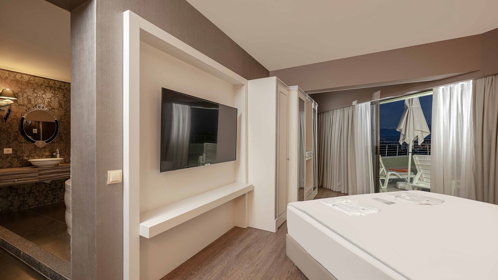 rooms-king-suite