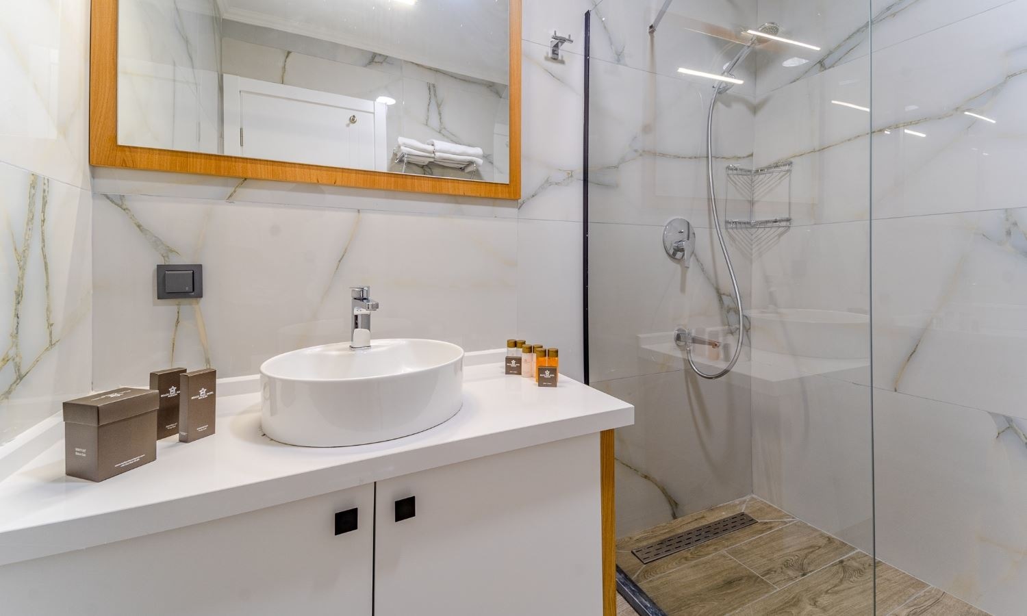 rooms-deluxe-sea-view-jacuzzi
