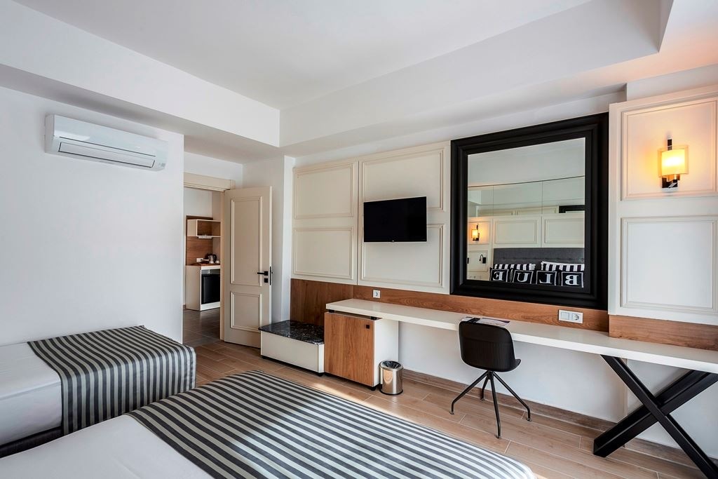 rooms-family-room-a