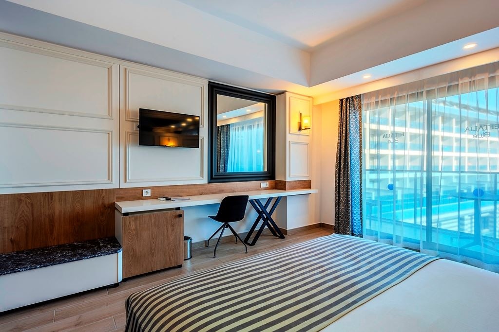 rooms-family-room-a