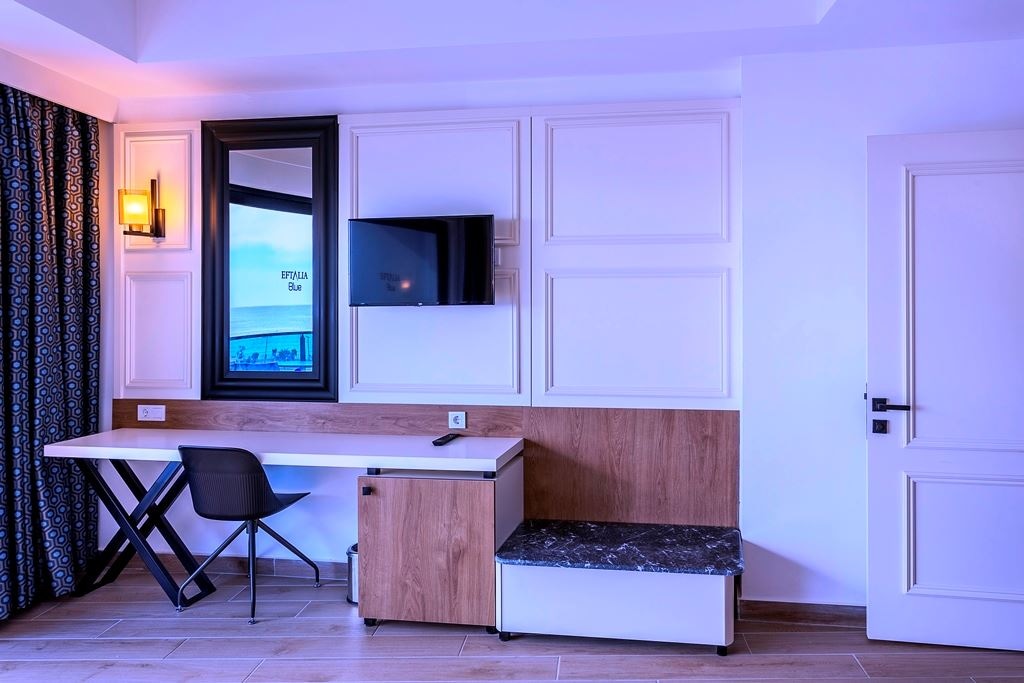 rooms-family-room-a