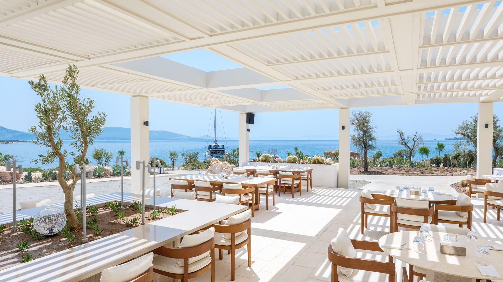 restaurants-cape-beach-lounge--club