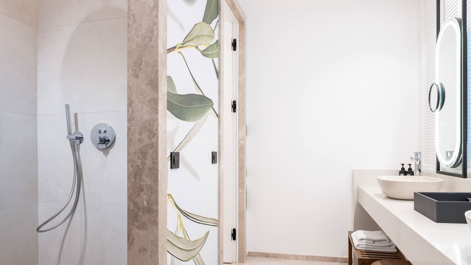 rooms-deluxe-room-sea-view--community-zone-