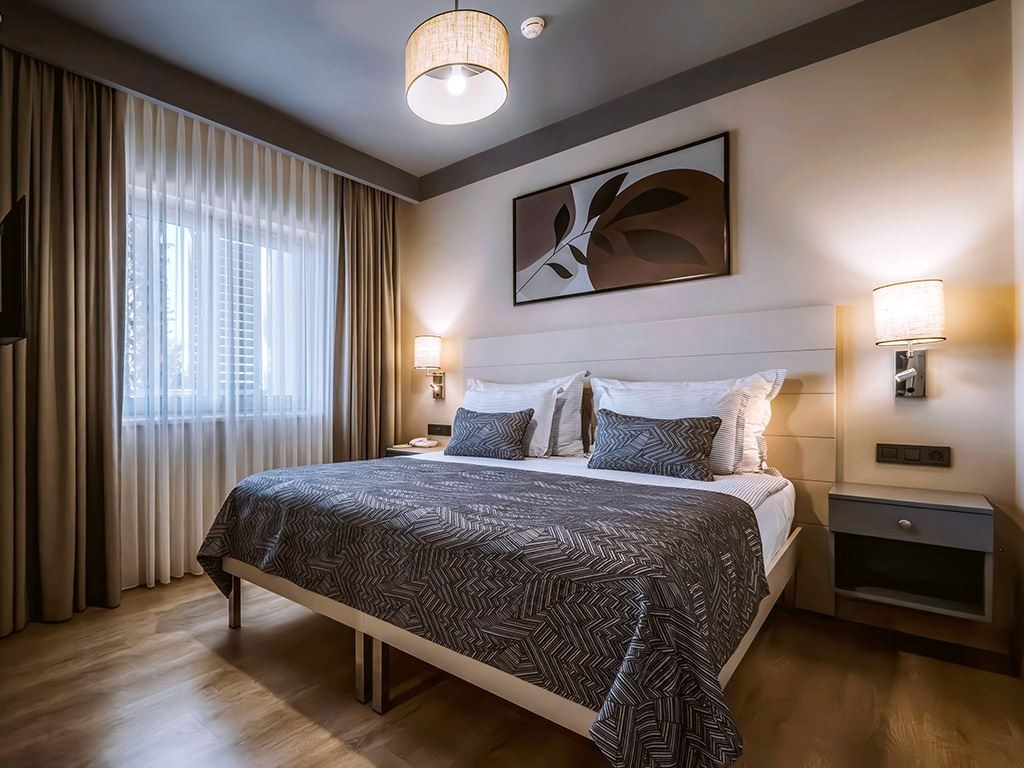 rooms-deluxe-suite-with-relax-garden-terrace