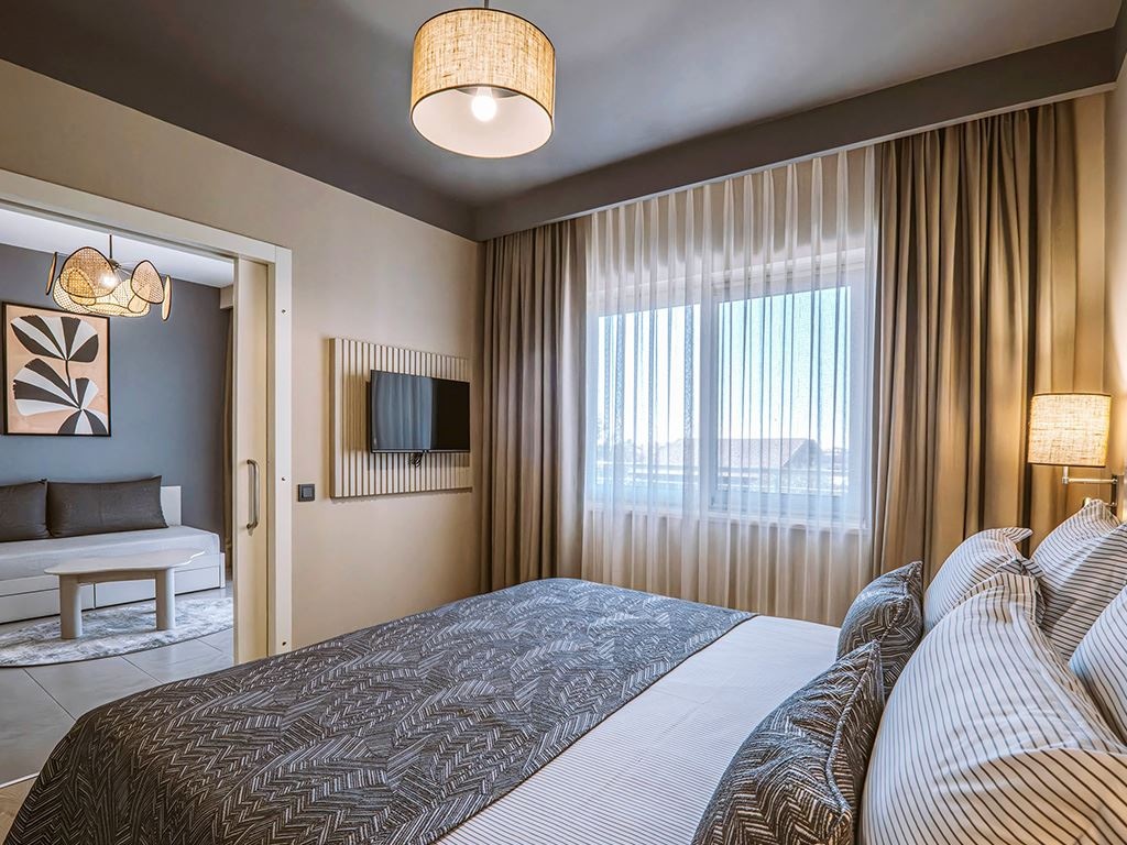 rooms-2-bedroompenthouse-suite-with-jacuzzi-direct-sea-and-ancient-theatre-view-+9