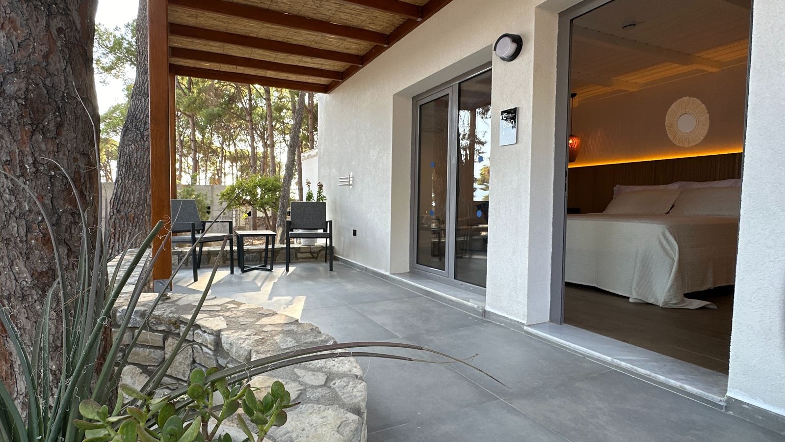 rooms-club-room