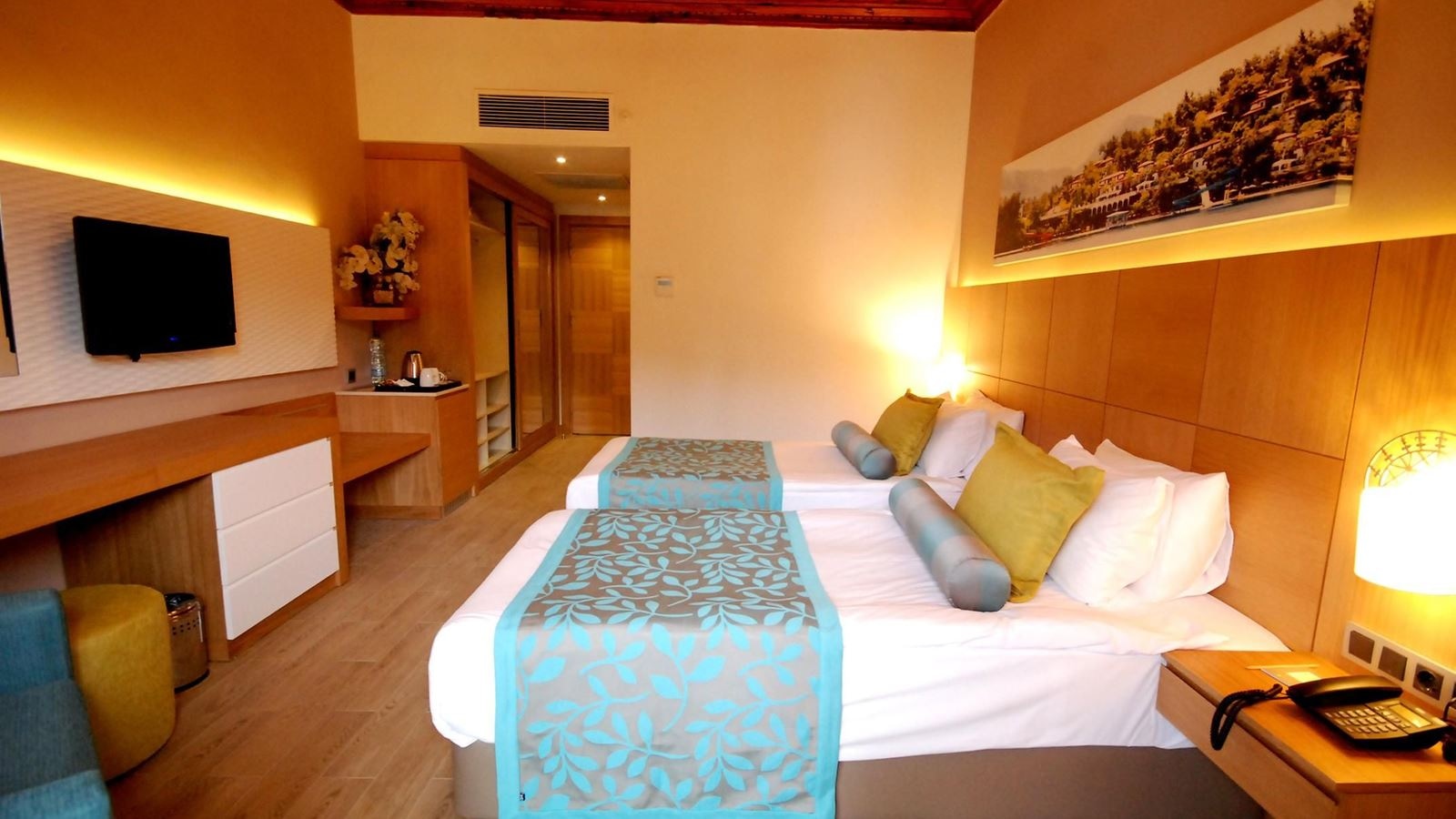 rooms-hotel-room