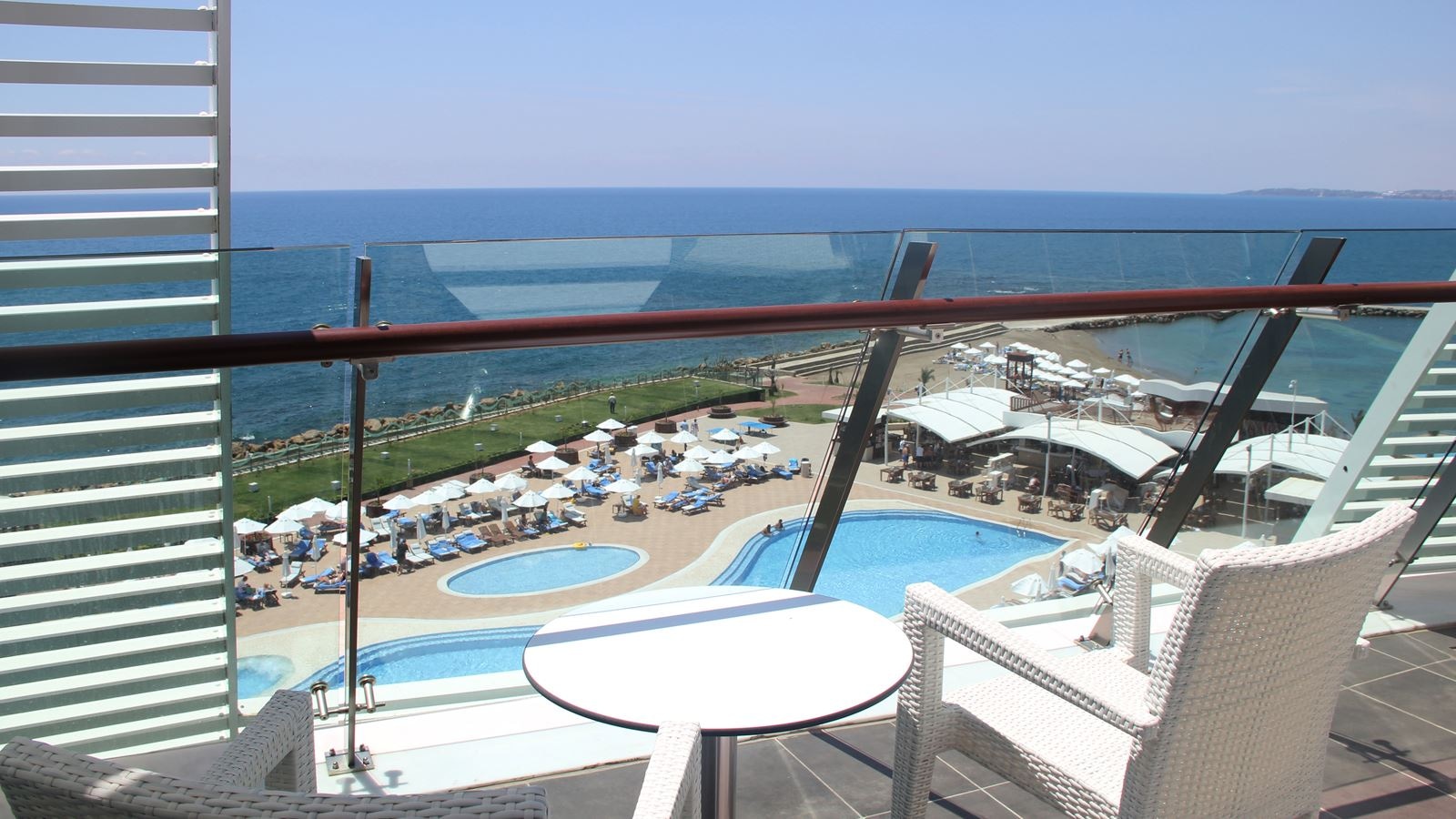 rooms-deluxe-room