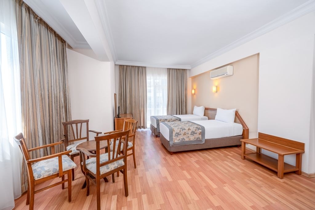 rooms-superior-room