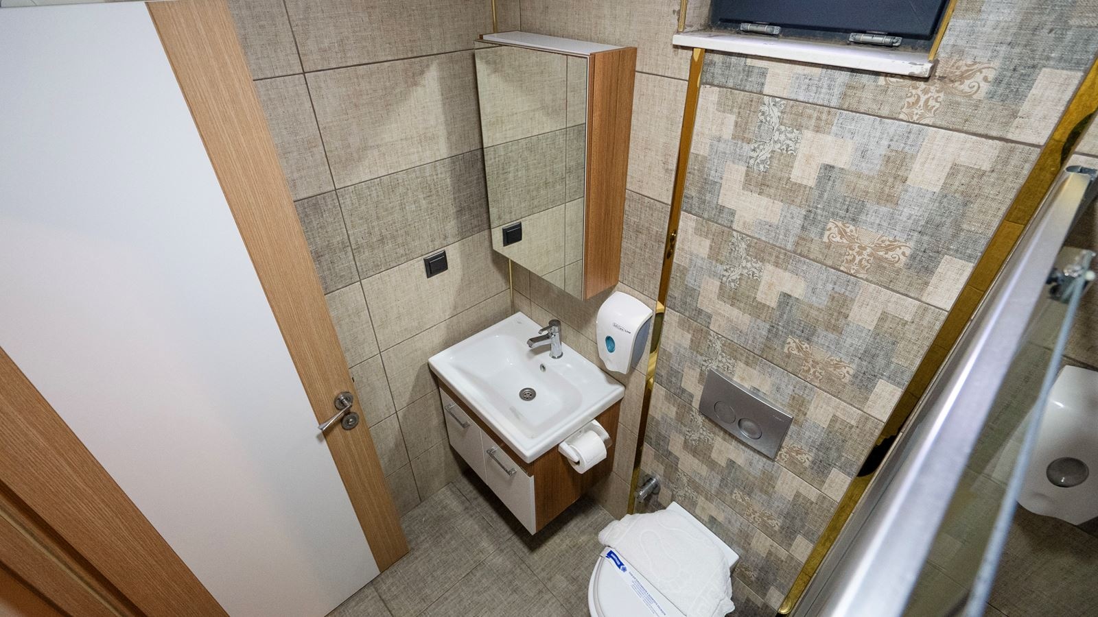 rooms-deluxe-room-1+1