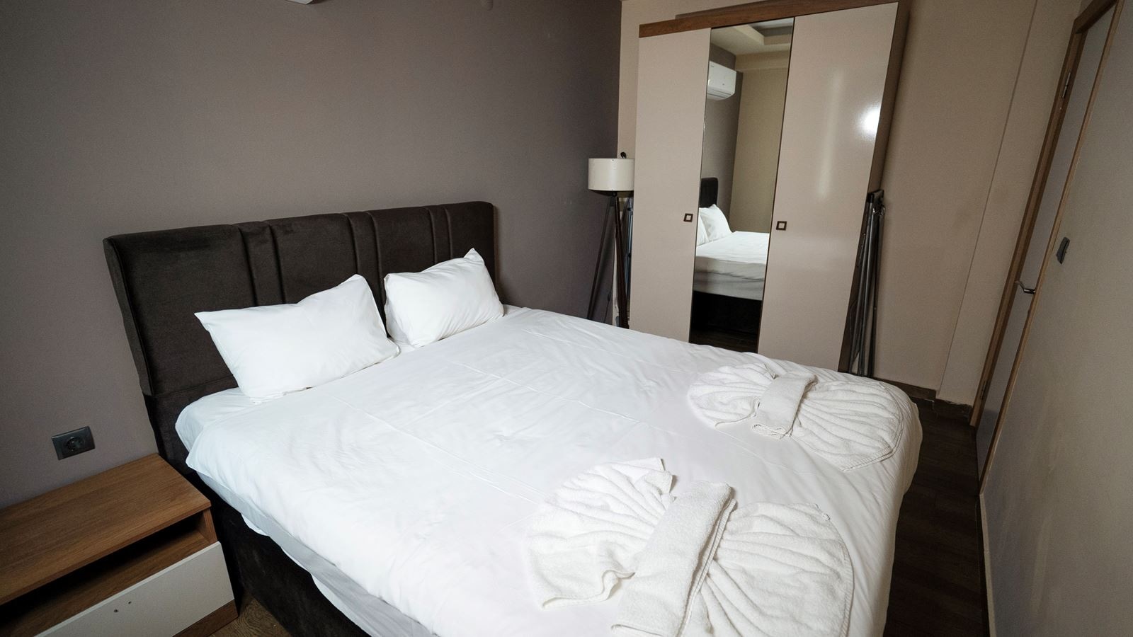 rooms-deluxe-room-1+1