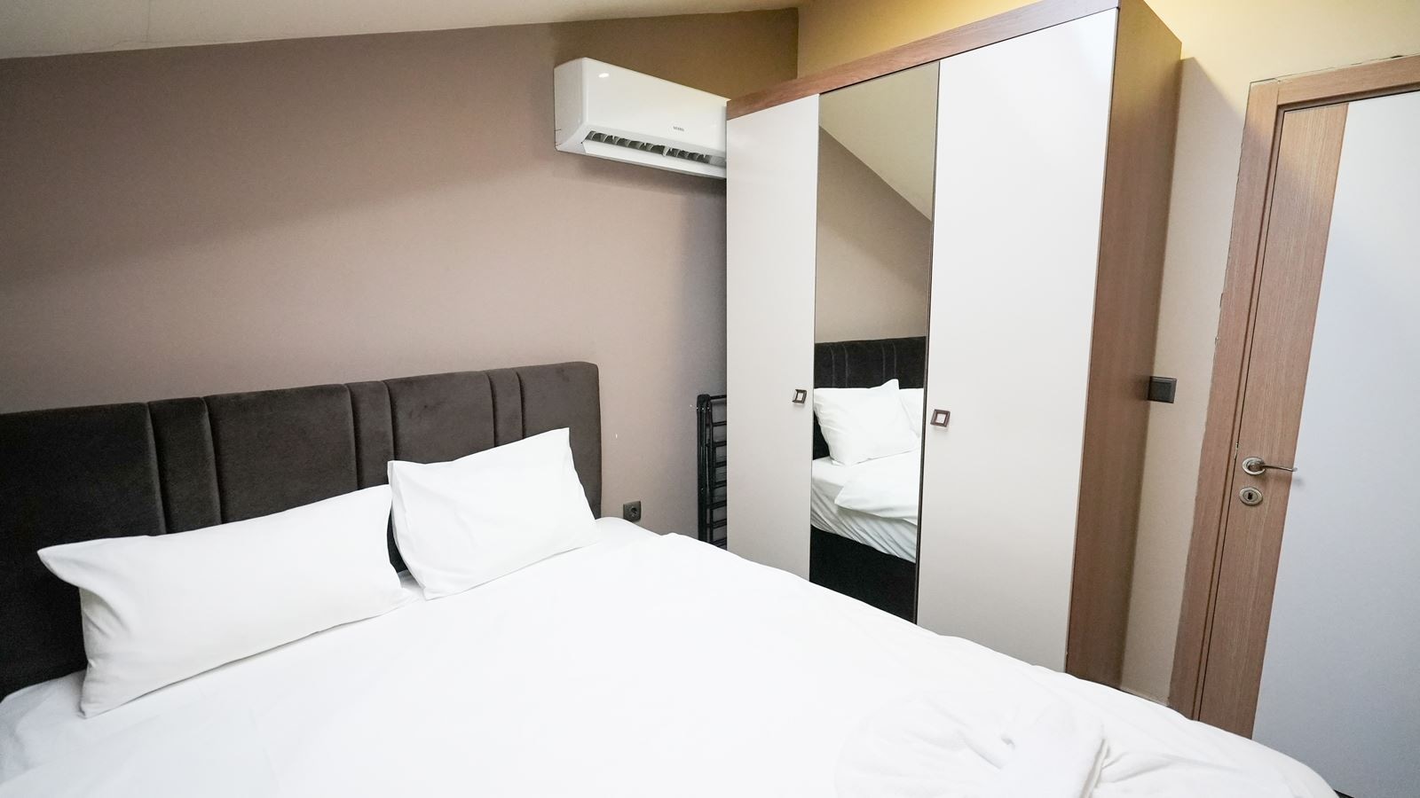 rooms-deluxe-room-1+1