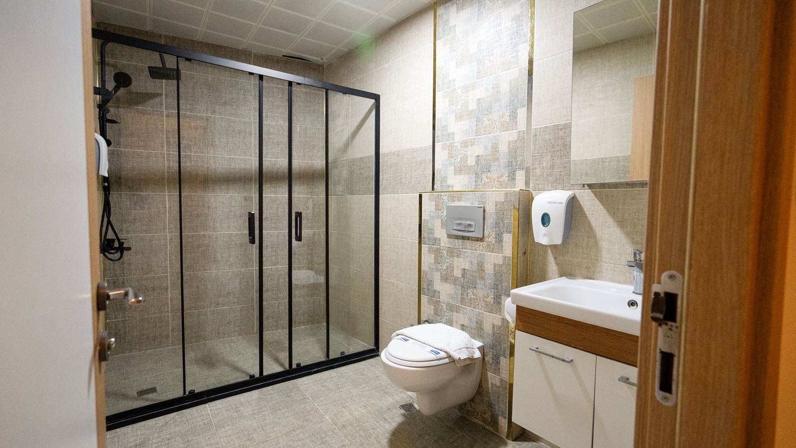 rooms-deluxe-room-2+1