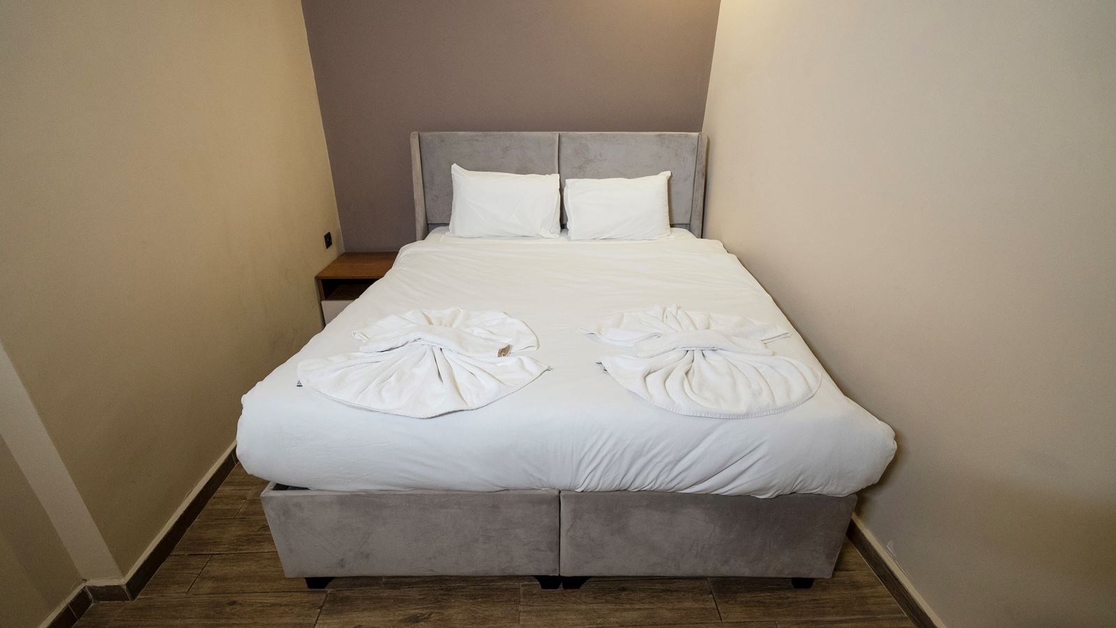 rooms-deluxe-room-2+1