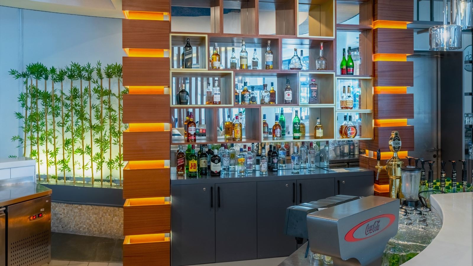 bars-lush-lobby-bar