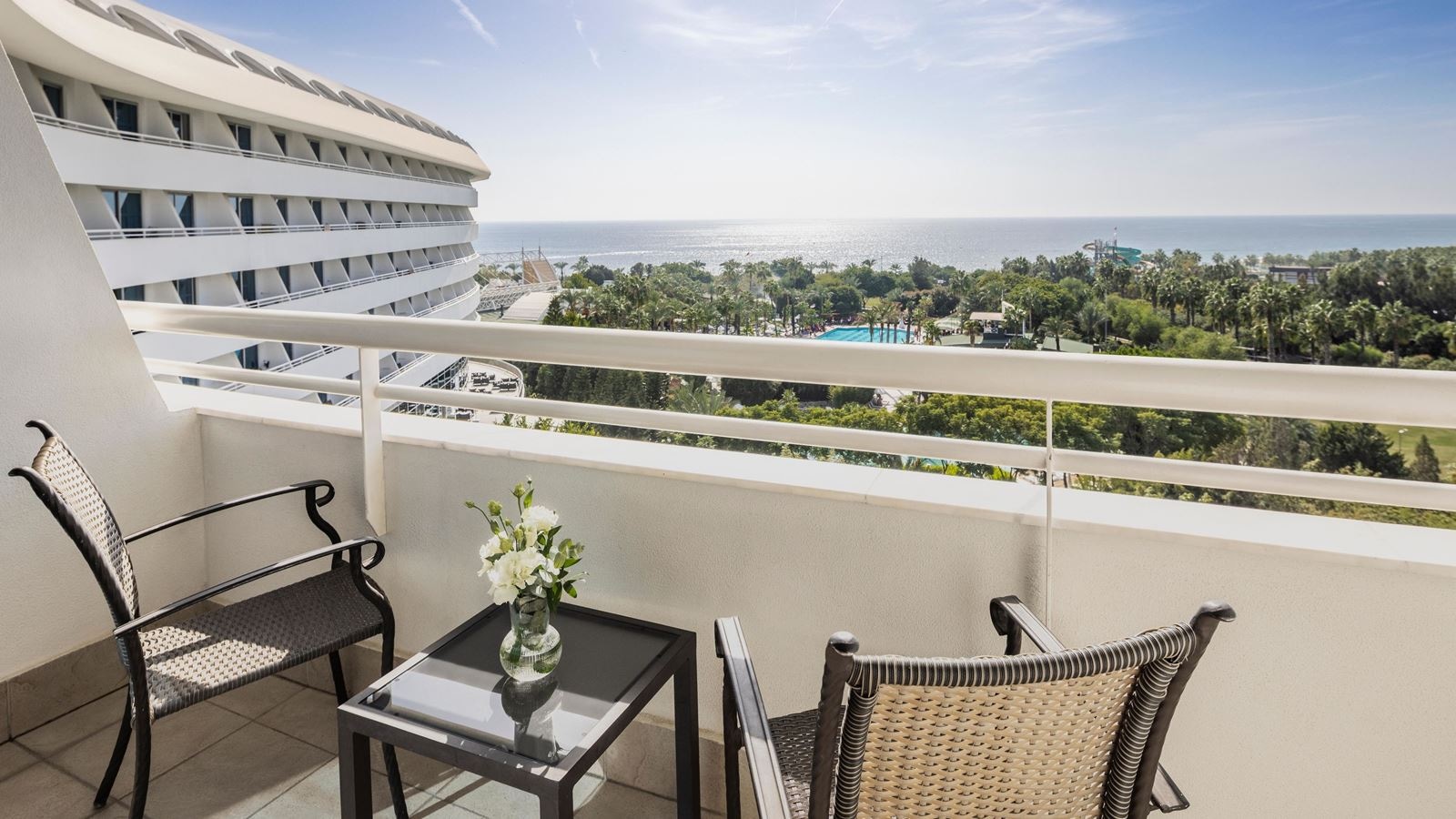 rooms-deluxe-room-sea-view