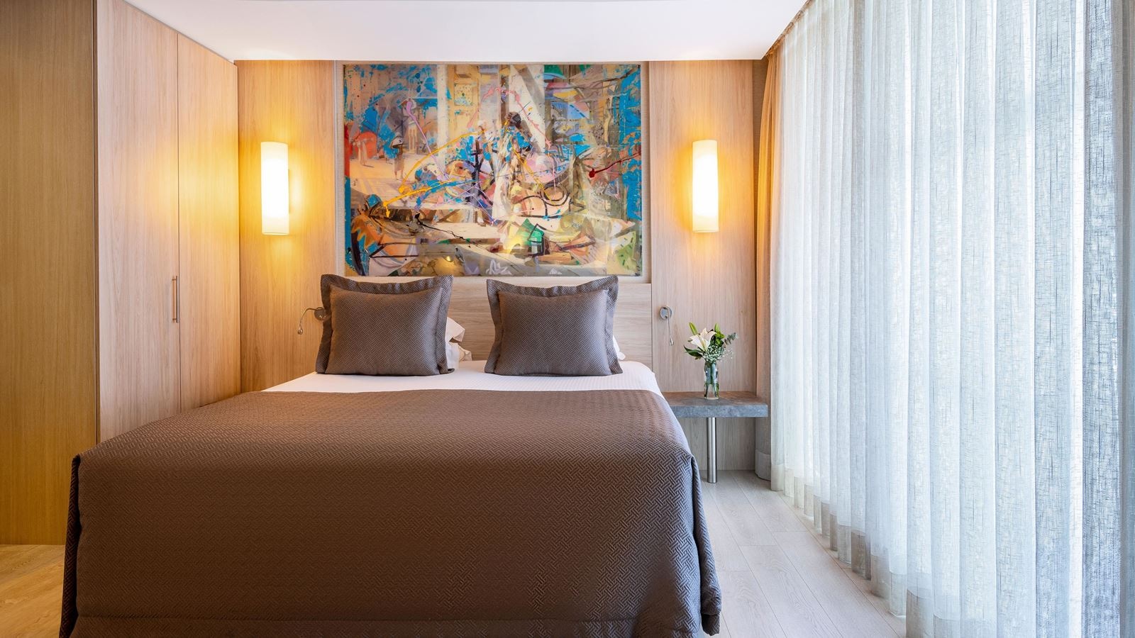 rooms-deluxe-junior-suite-land-or-sea-view