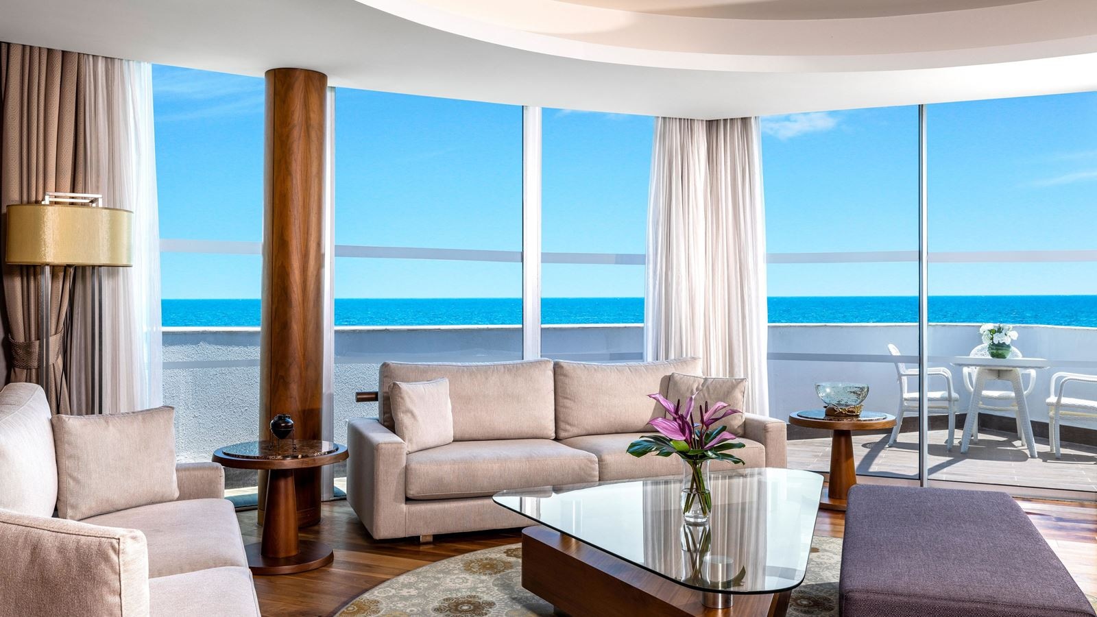 rooms-deluxe-royal-suite