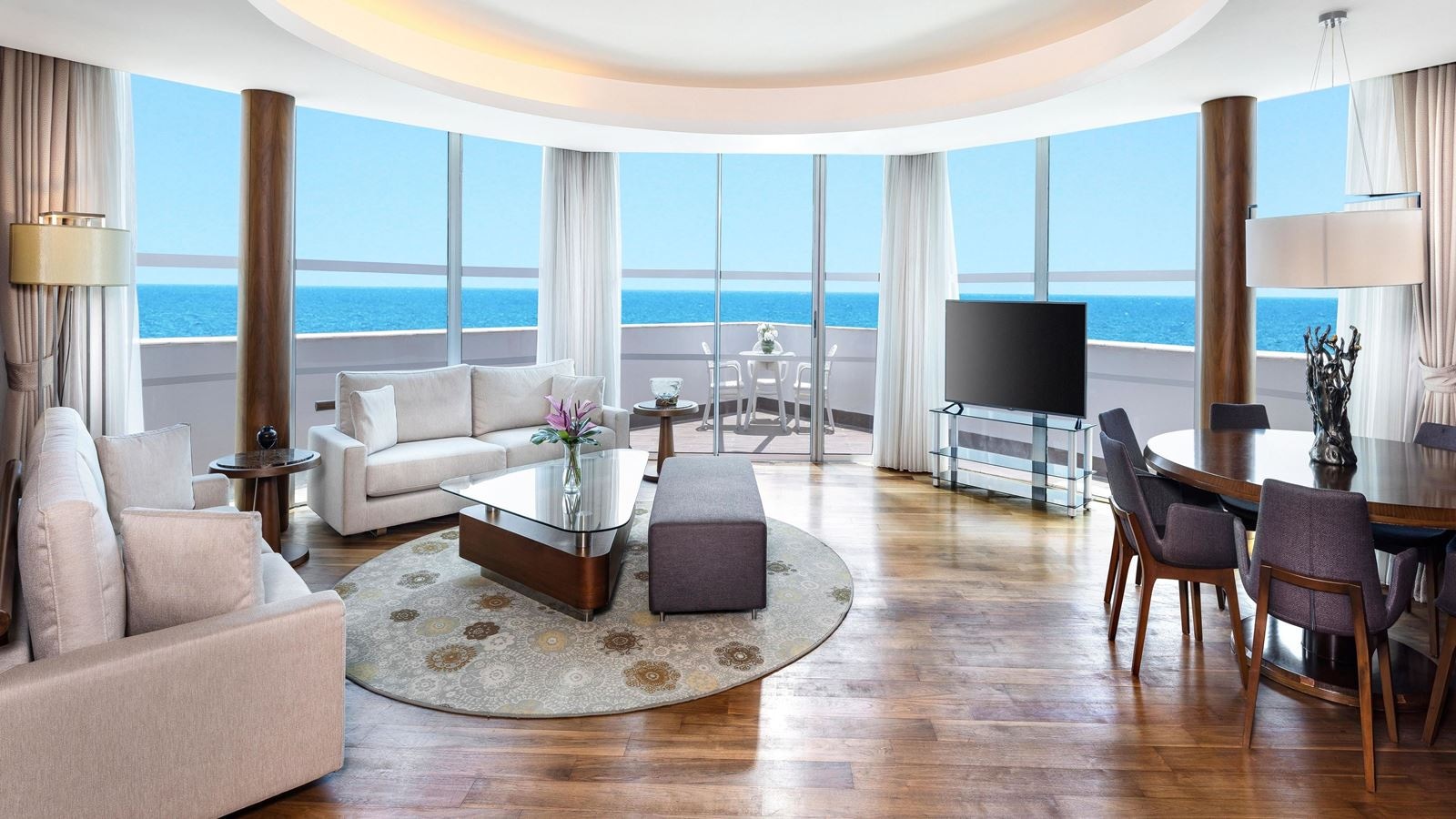 rooms-deluxe-royal-suite