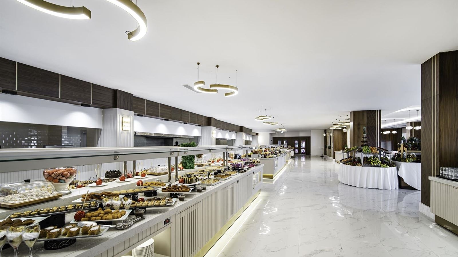 restaurants-moon-main-restaurant