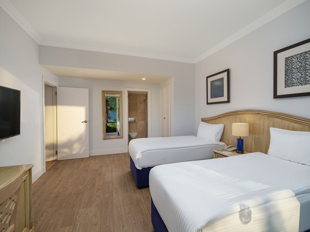 rooms-lake-villa